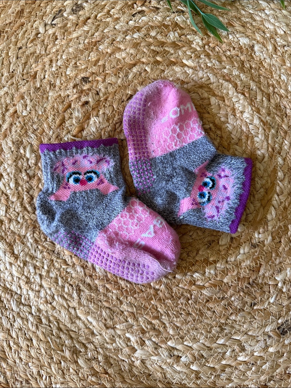 Bombas toddler 3T sesame Street Grip Socks Abby Cadabby